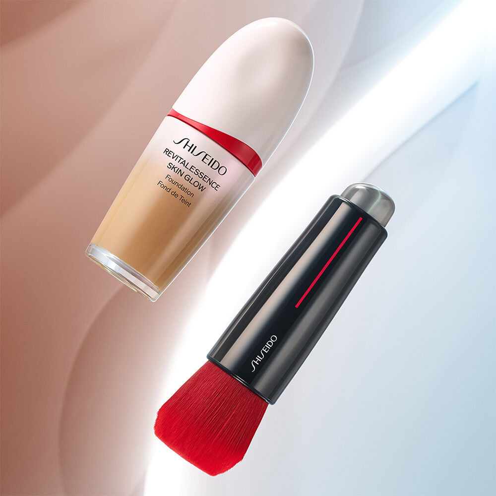 REVITALESSENCE SKIN GLOW Foundation SPF 30 PA+++ | SHISEIDO